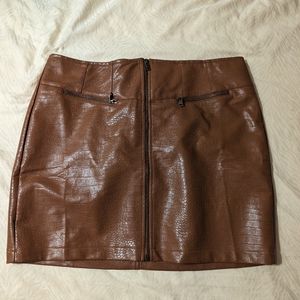 Vegan Leather 2x mini skirt with zipper